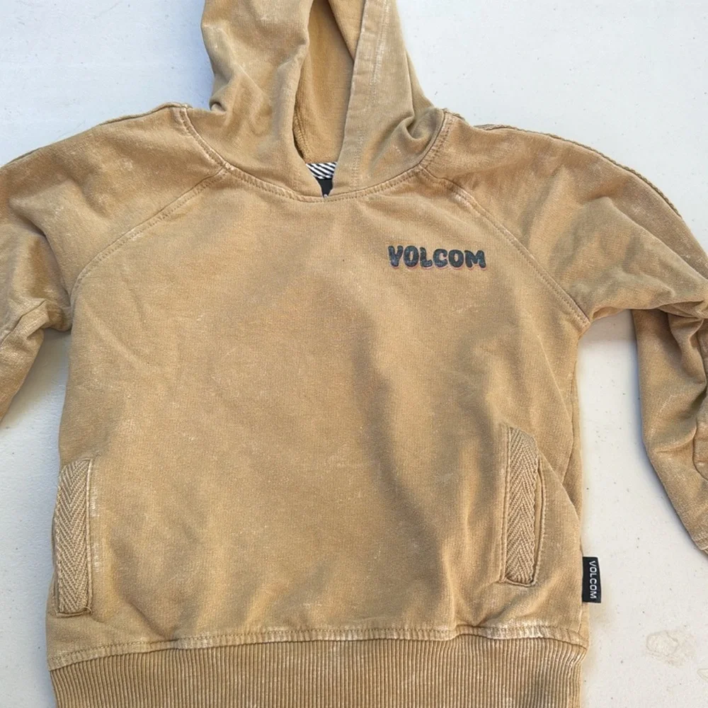 Volcom size 4T set - Picture 2 of 6